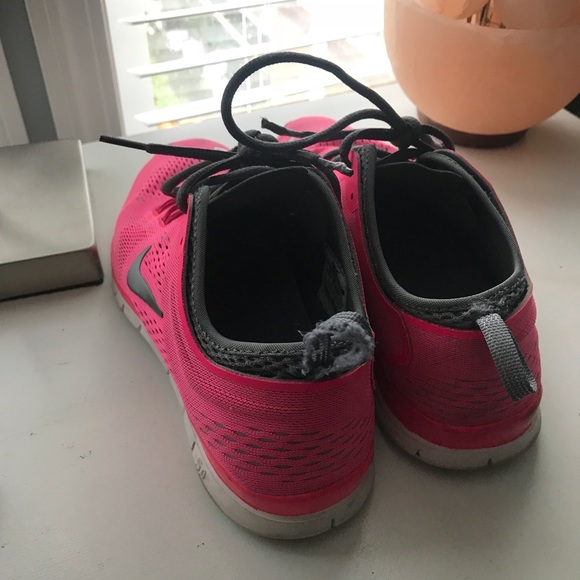 Women’s Nikes - Picture 4 of 4